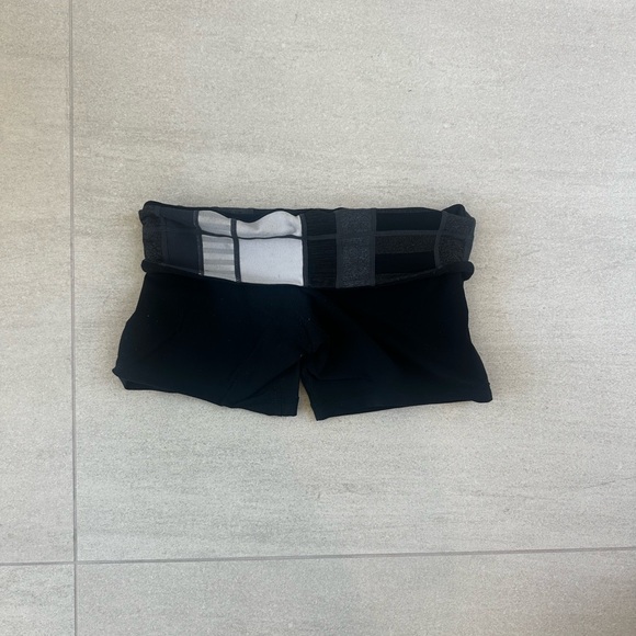 LULULEMON SHORTS - Picture 2 of 4